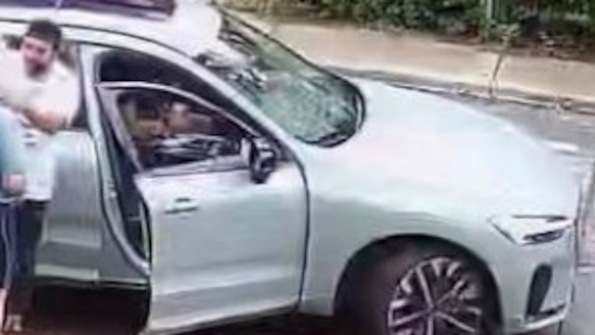 Suspect embraced victim, stole their necklace in Toronto’s Little Italy area: police