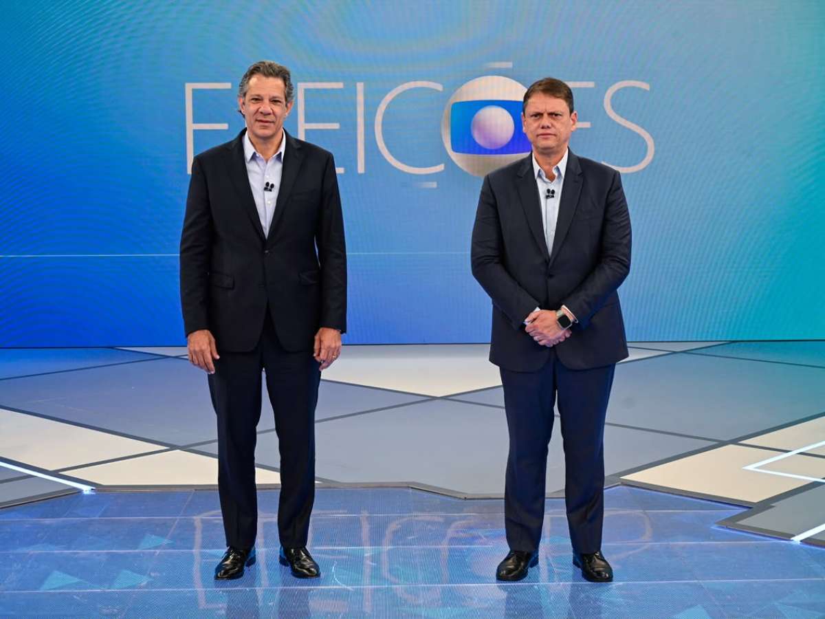 Bastidores de debate entre Tarcísio e Haddad teve risada por 'torta de climão', apoiadores de só um lado e imprensa isolada