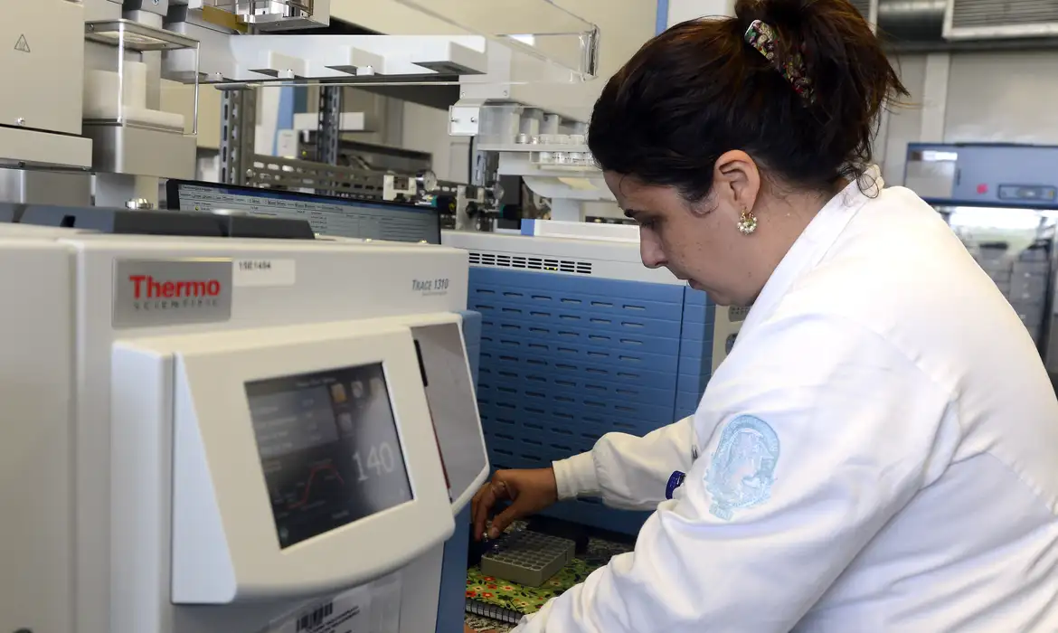 Governo prevê R$ 424 milhões a menos para bolsas de estudo em 2027 e corte de 182 mil vagas