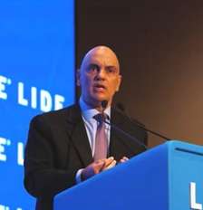 O ministro do STF, Alexandre de Moraes, esteve com sua esposa, Viviane Barci, no 24º Fórum Empresarial do Lide em agosto de 2025. Foto: Reprodução/vídeo / Estadão