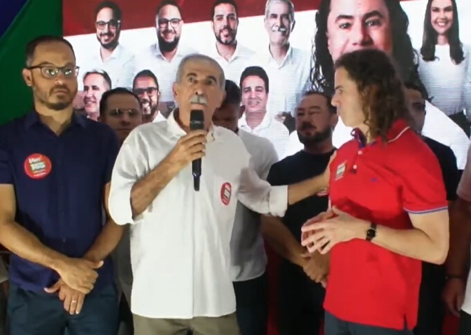 Aliado de Veneziano pede voto para Lucas Ribeiro durante evento de campanha em Cabedelo