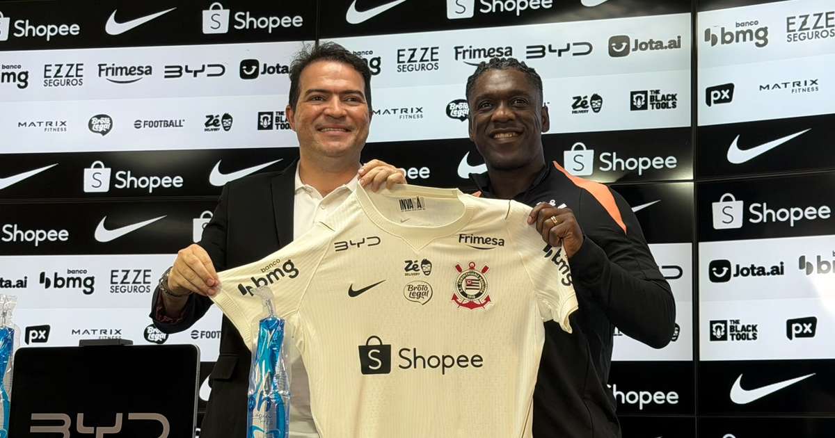 Seedorf é apresentado como novo treinador do Corinthians
