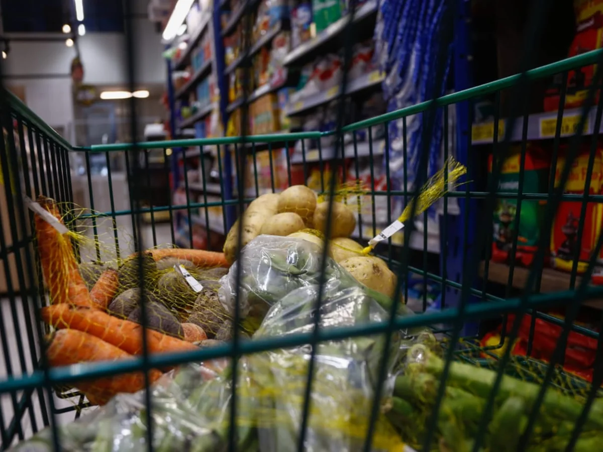 IPCA-15: inflação de alimentos mais do que dobra e pressiona índice