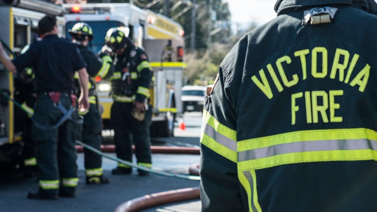 Former Travellers Inn caught fire in downtown Victoria