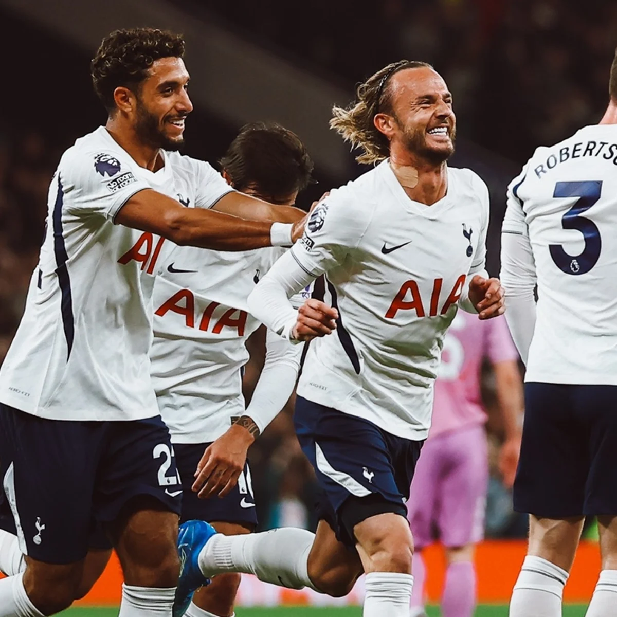 Tottenham bate Coventry City e vence pela primeira vez na Premier League
