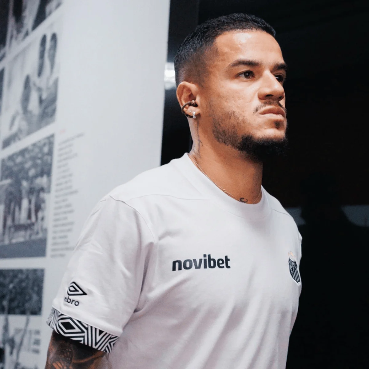Philippe Coutinho entra no intervalo e estreia oficialmente pelo Santos