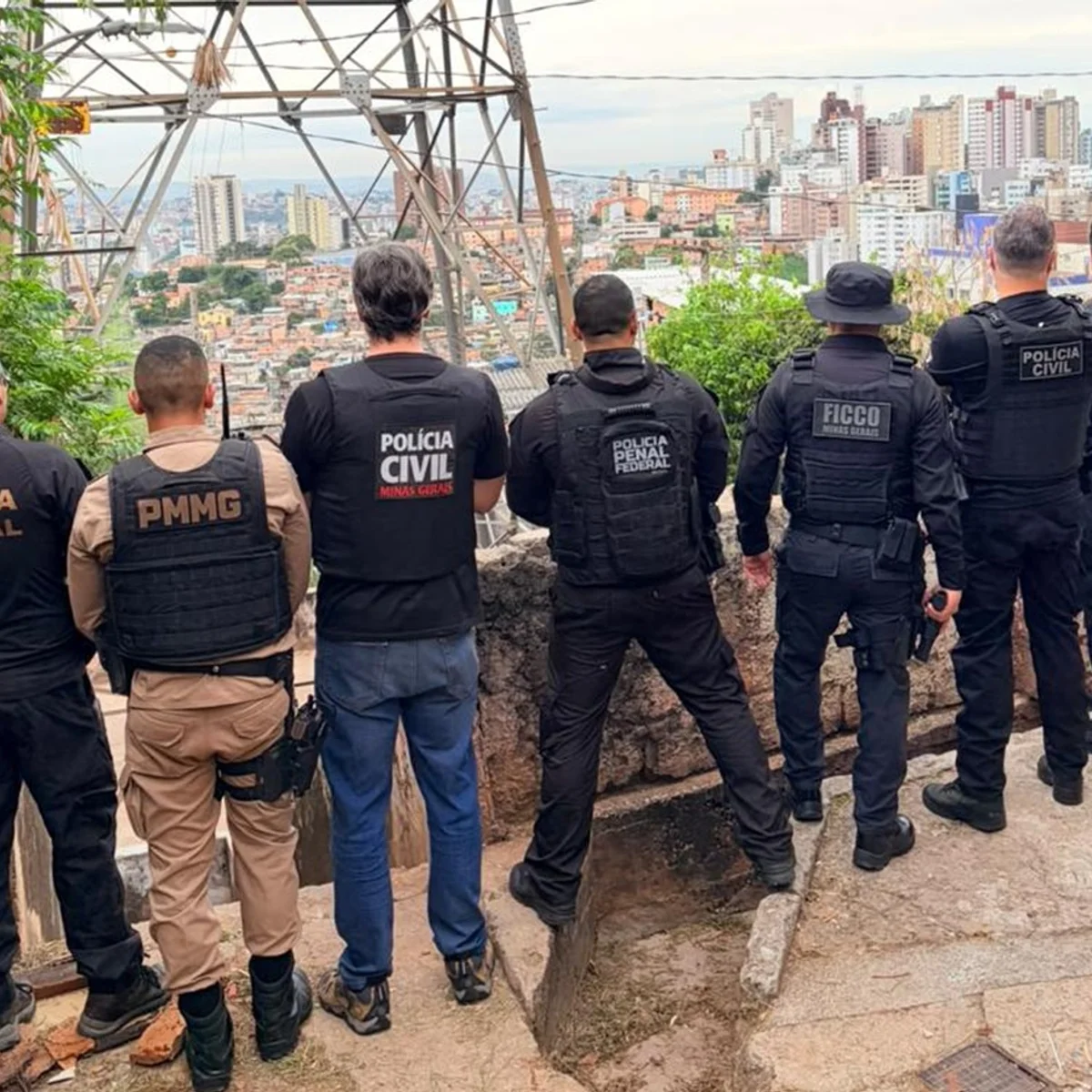 Ação contra tráfico e armas atinge facção no Morro das Pedras, em BH