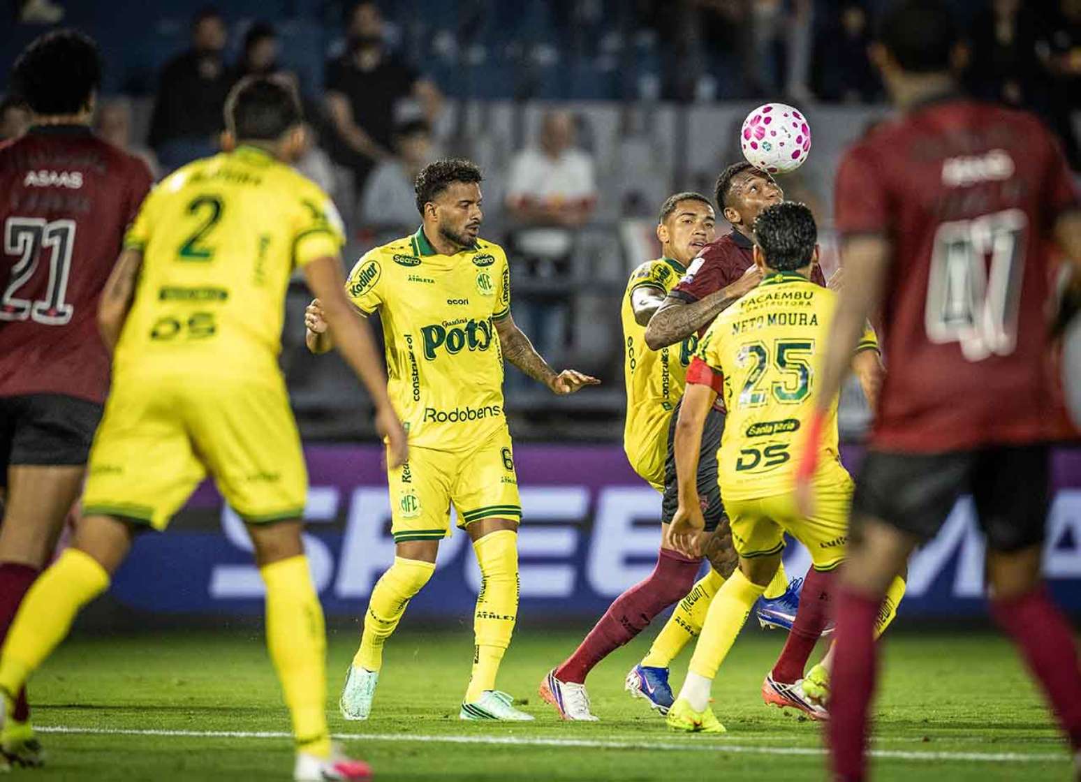 Mirassol segura o Bragantino, mesmo com dez. Assim, sai com o empate em Bragan&ccedil;a Paulista.