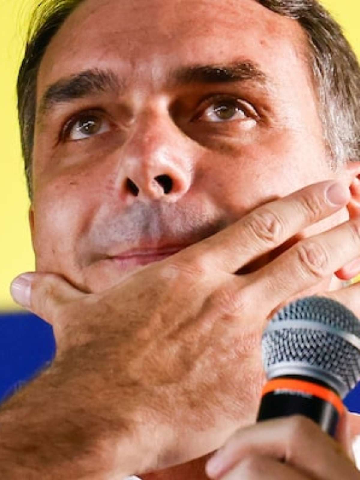 Por que Flávio Bolsonaro é proibido de deixar o Brasil?