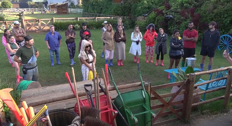 Stephanie Gomes analisa jogo dos peões e fala sobre a vida após A Fazenda 18: ‘Curtindo e trabalhando bastante’