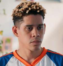 Peixe (Cauê Campos) representa os jovens arrogantes e desconectados da dureza da vida Foto: Divulgação/TV Globo