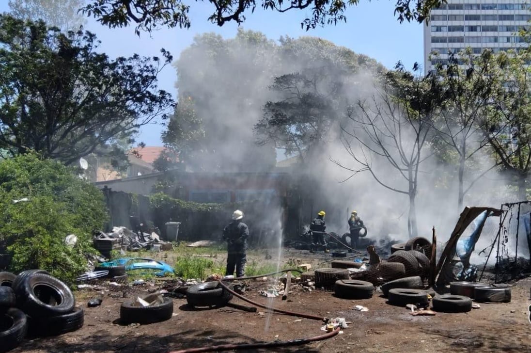 ASSISTA | Protestos incendiaram veículos no centro de Durban
