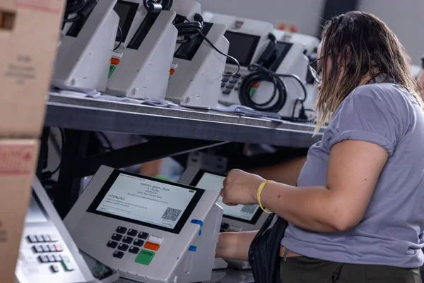 Eleições 2026: saiba o que levar na hora de votar - destaque galeria