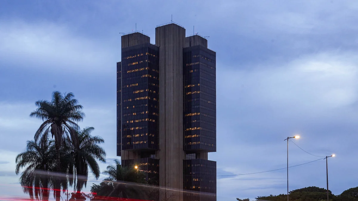 Focus: mercado reduz projeção para o PIB e sobe a da inflação para 5,01%