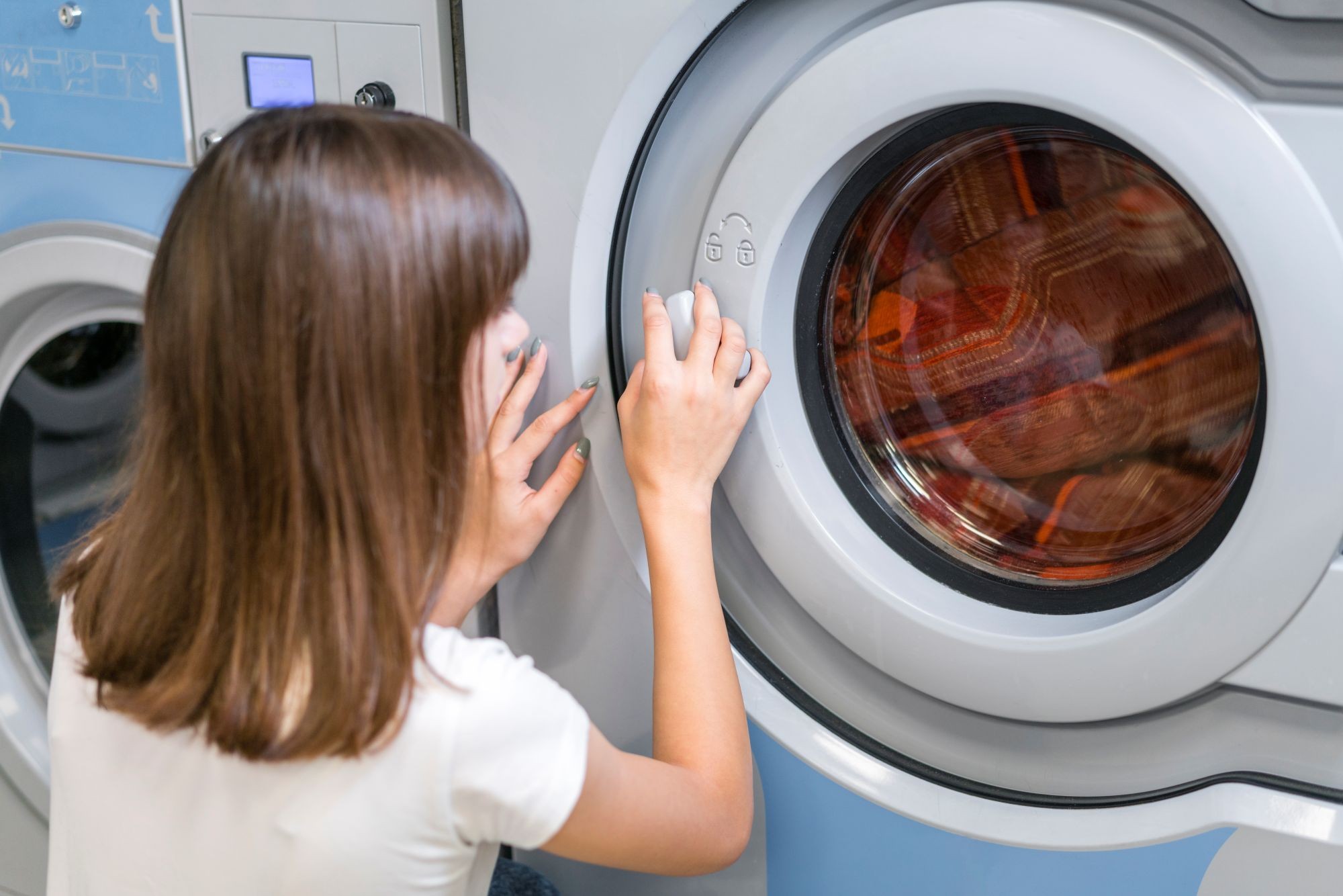 Roupa sai da máquina com cheiro ruim? 7 erros que você pode estar cometendo