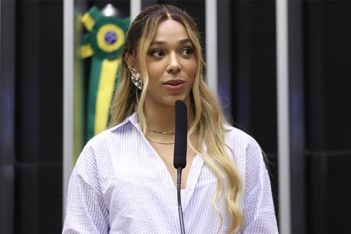 Profetas do Passado e bolsonaristas de armário (por Tânia Fusco)