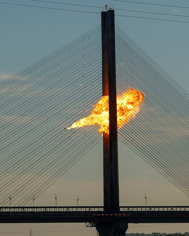 A Rússia ataca a ponte de Kiev enquanto o chanceler alemão visita a Ucrânia em demonstração de apoio