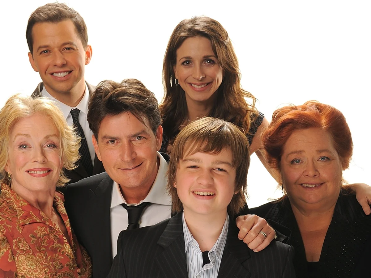 Estrela de Two and a Half Men detona salários da série: "Nunca pagaram bem"