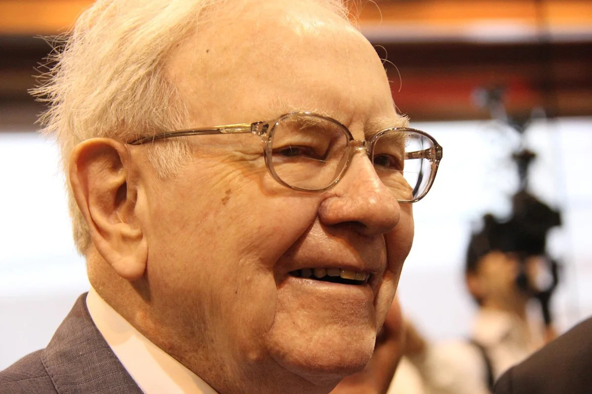 Warren Buffett recomenda este fundo da Vanguard para todos os investidores. Se você investir US$ 300 mensais, veja o que a história diz sobre seu valor em 20 anos.
