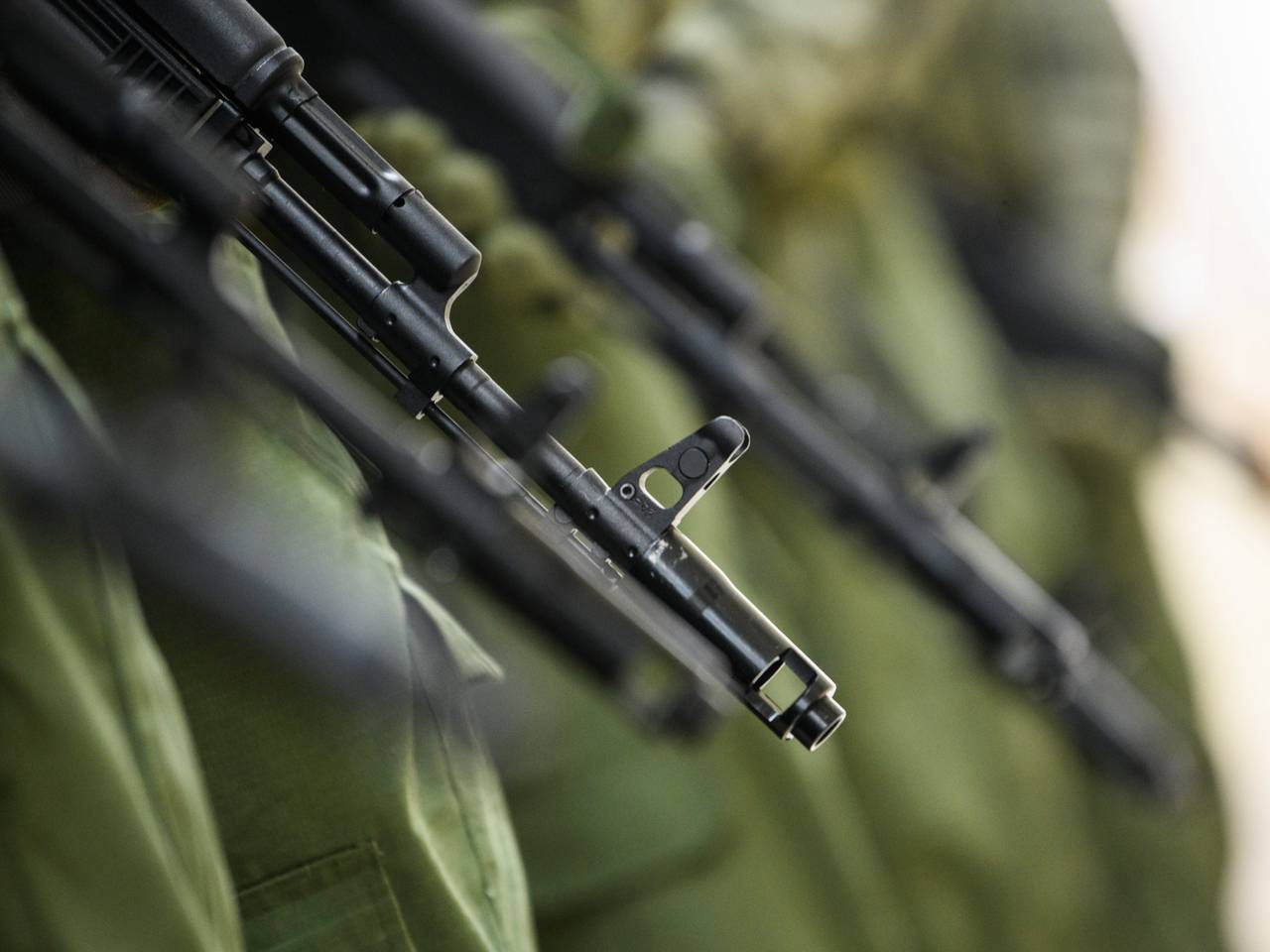 Soldados russos capturaram um soldado das Forças Armadas da Ucrânia (VU) durante a libertação de um colega de serviço.