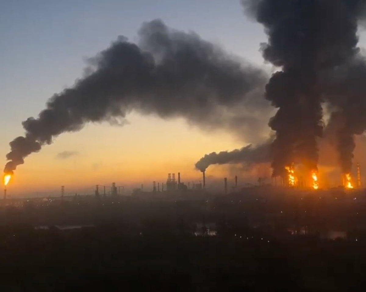 A Ucrânia persiste com ataques a refinarias de petróleo russas em desafio a Trump