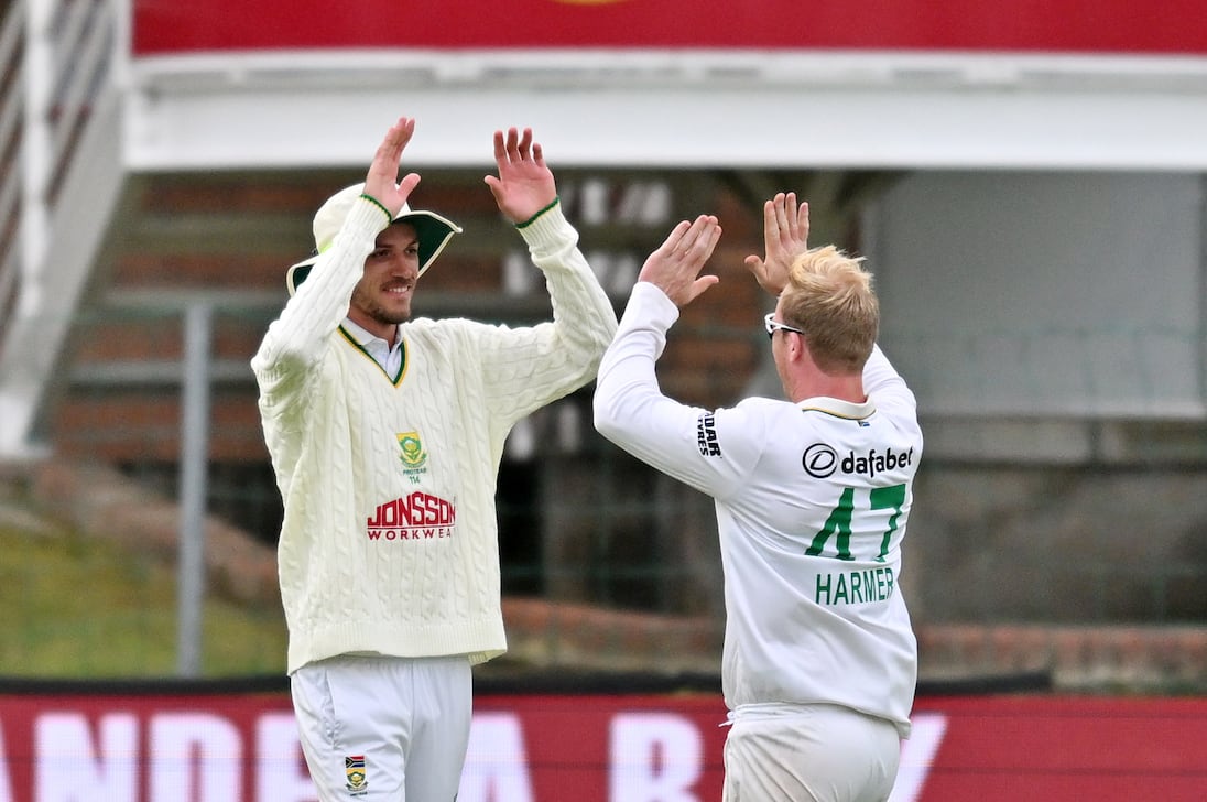 Os Proteas marcam um innings impressionante e uma vitória por 31 corridas na segunda prova