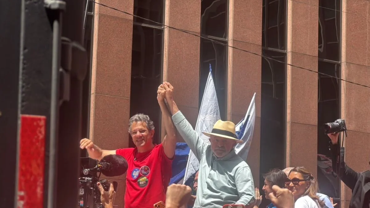 Equipe de Lula diz que PM dificulta ato da Paulista e migra para a Augusta