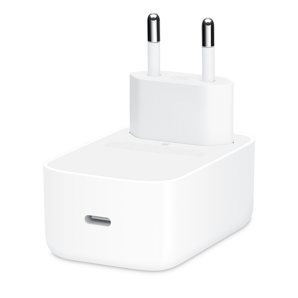 iPhone Duo vem apenas com o cabo USB-C, enquanto o adaptador de 60 W, que acelera a recarga, custa R$ 449 à parte — Foto: Reprodução/Apple