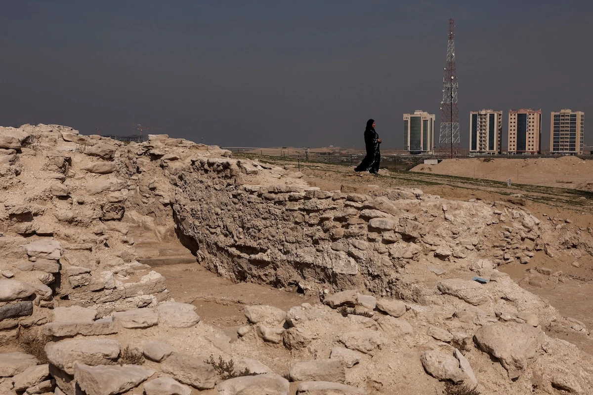 Os EAU afirmam que o vazamento de óleo de um petroleiro afeta praias em Umm Al-Quwain.