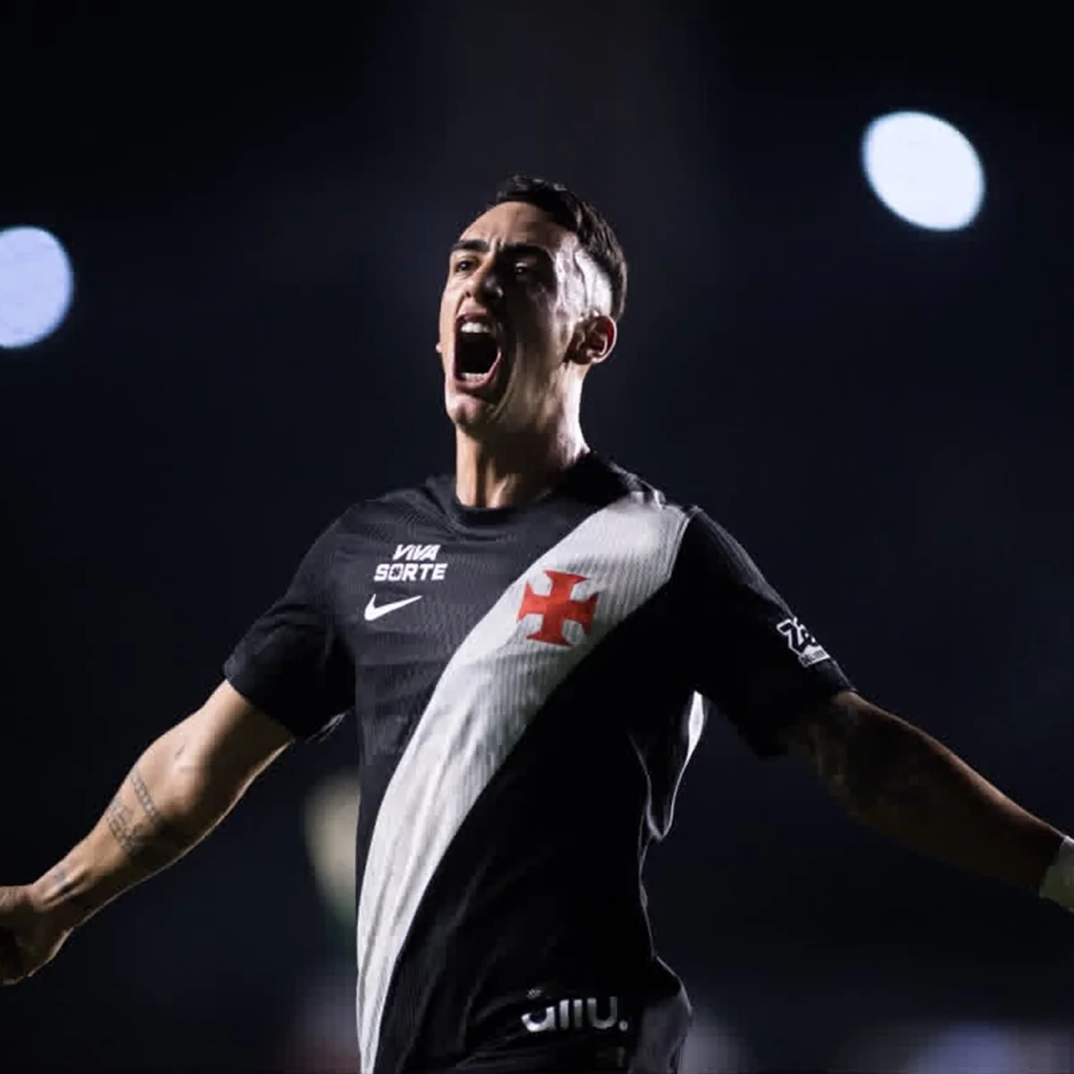 Brasileirão: Vasco vence de virada e segura Corinthians no Z4