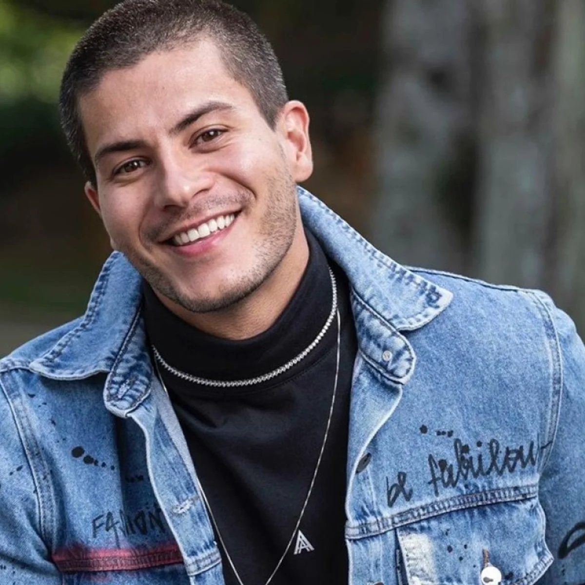 Arthur Aguiar: o que diz a lei sobre enquetes eleitorais nas redes sociais?