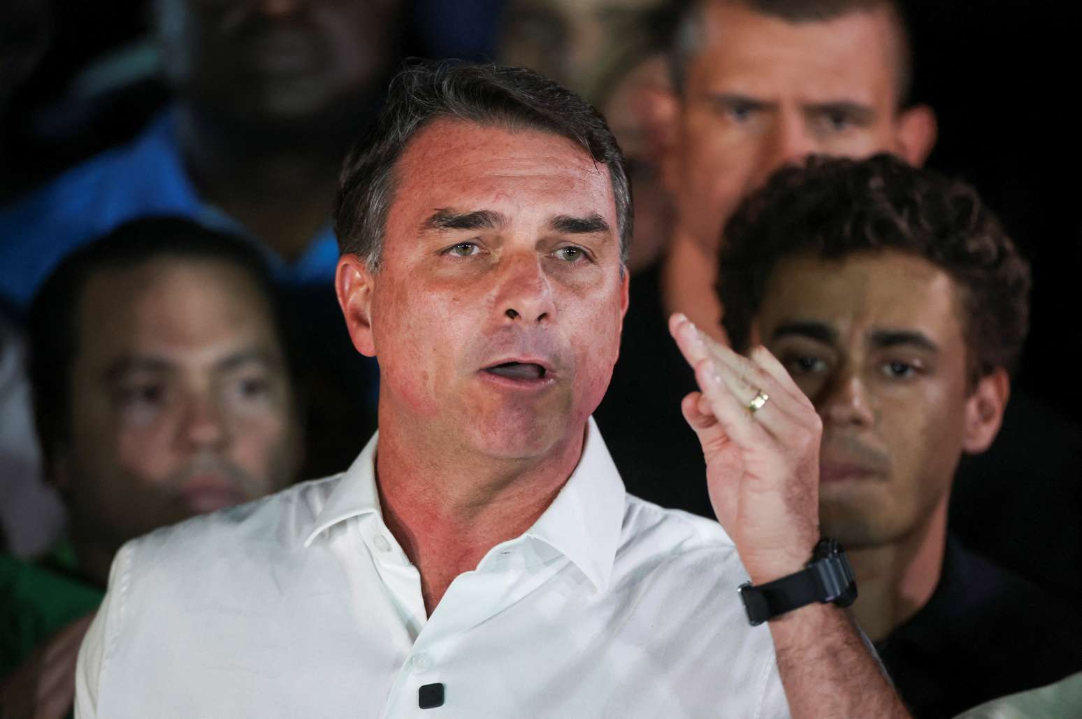 Fl&aacute;vio Bolsonaro afirmou que &eacute; imposs&iacute;vel aceitar a derrota