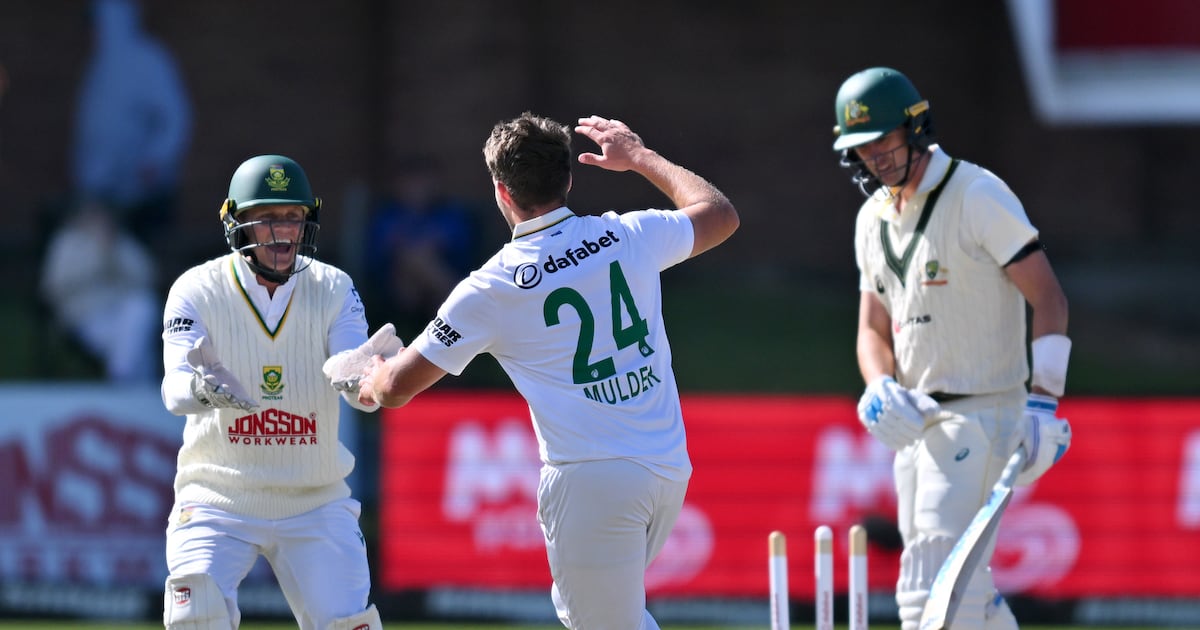 Os Proteas marcam um innings impressionante e uma vitória por 31 corridas na segunda prova