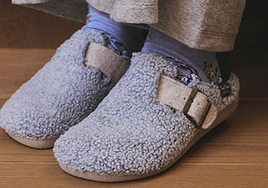 Slipper abierta con hebilla para mujer