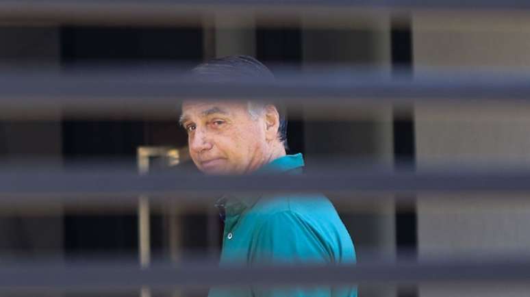 Se Flávio Bolsonaro ganhar eleição, ele pode tirar o pai da prisão? Entenda