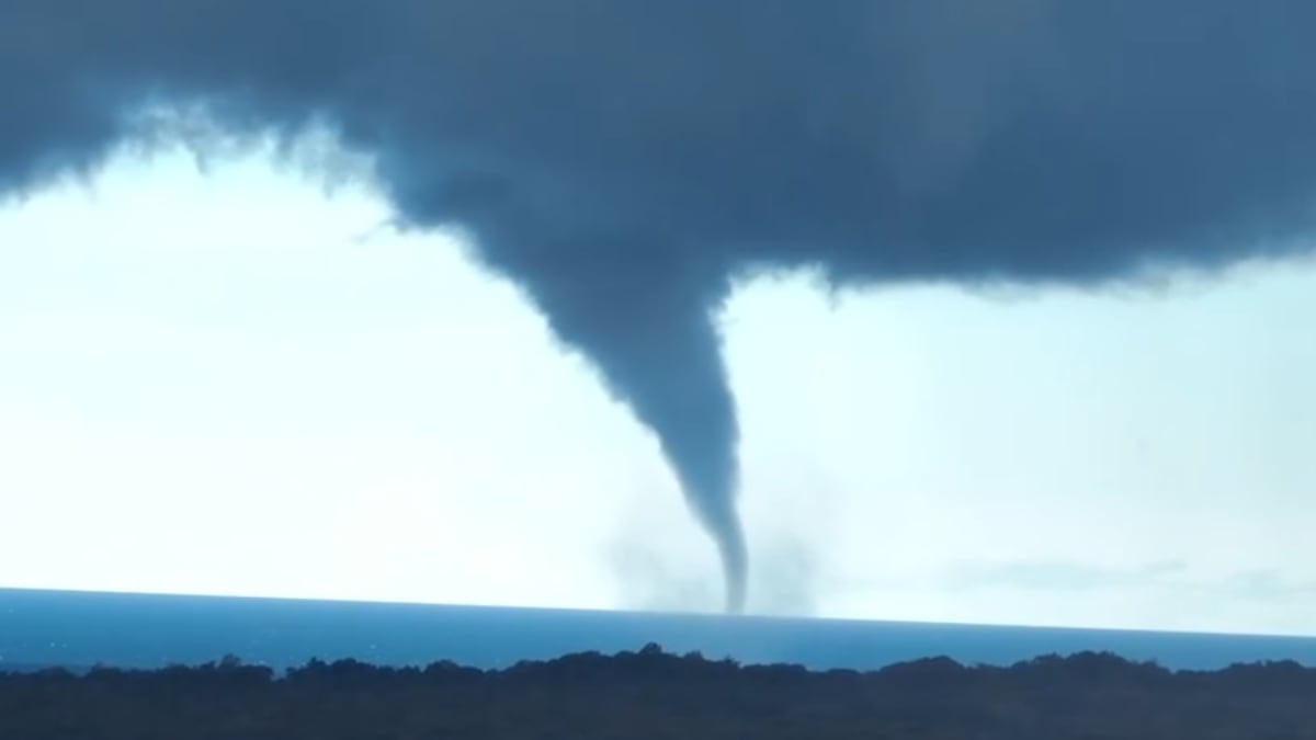 WATCH: Tornado in Georgian Bay captured on camera