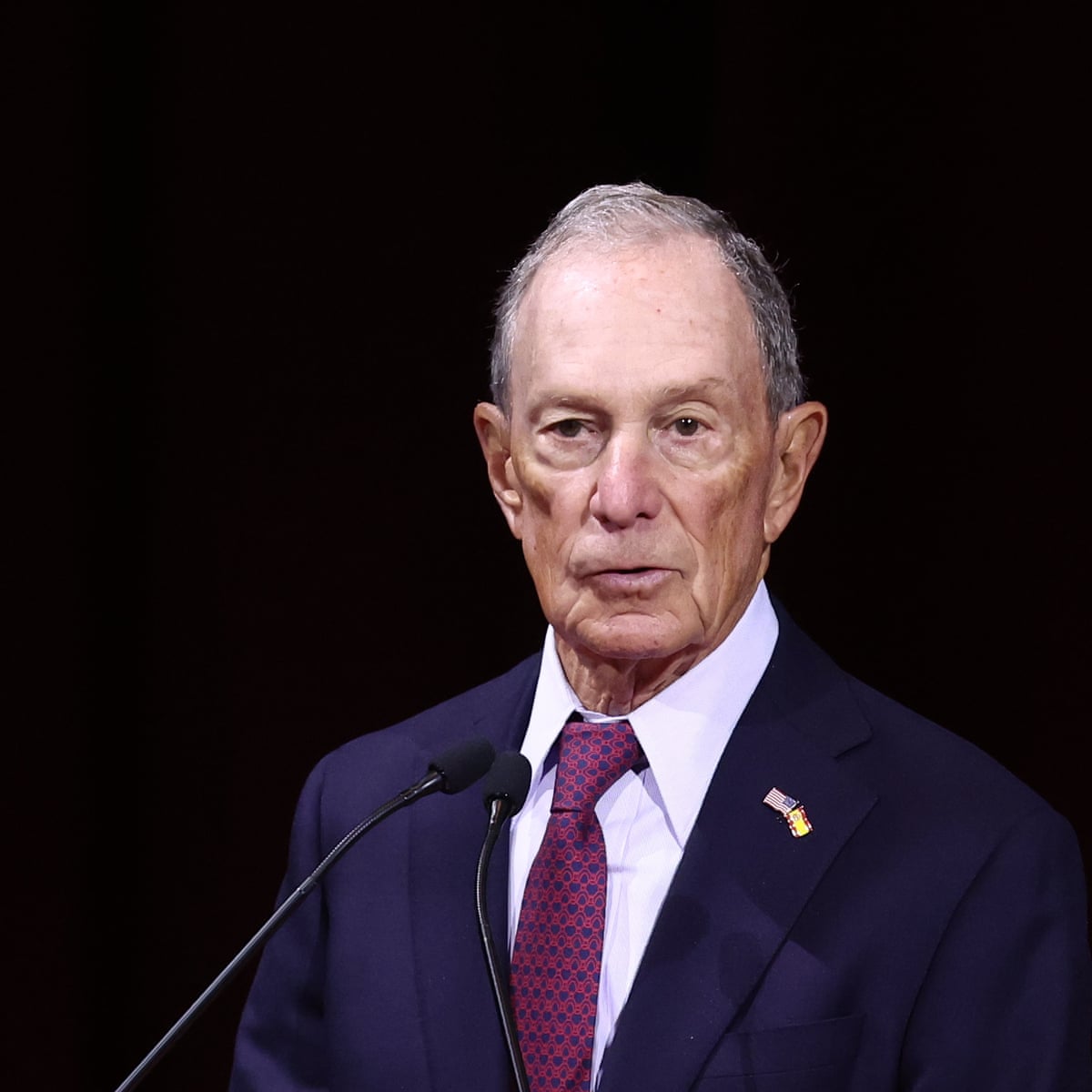 Michael Bloomberg gasta US$ 80 milhões com democratas enquanto Trump move US$ 400 milhões para candidatos republicanos