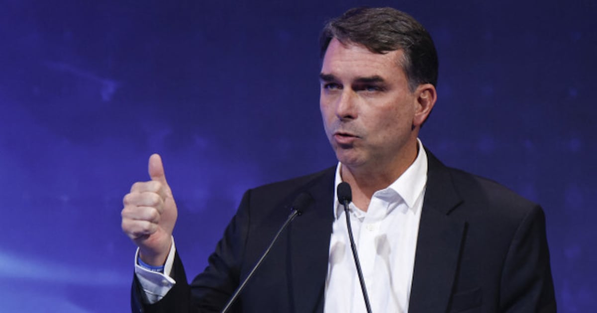 Flávio Bolsonaro abre sigilos bancários e telefônicos ao TSE e cobra Lula a revelar gastos