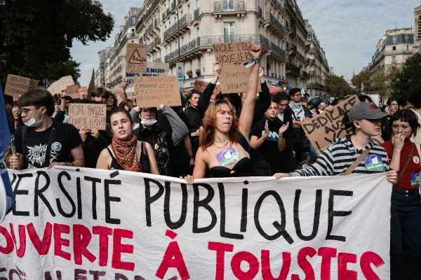 Primeiro-ministro da França condena violência em protestos estudantis - destaque galeria