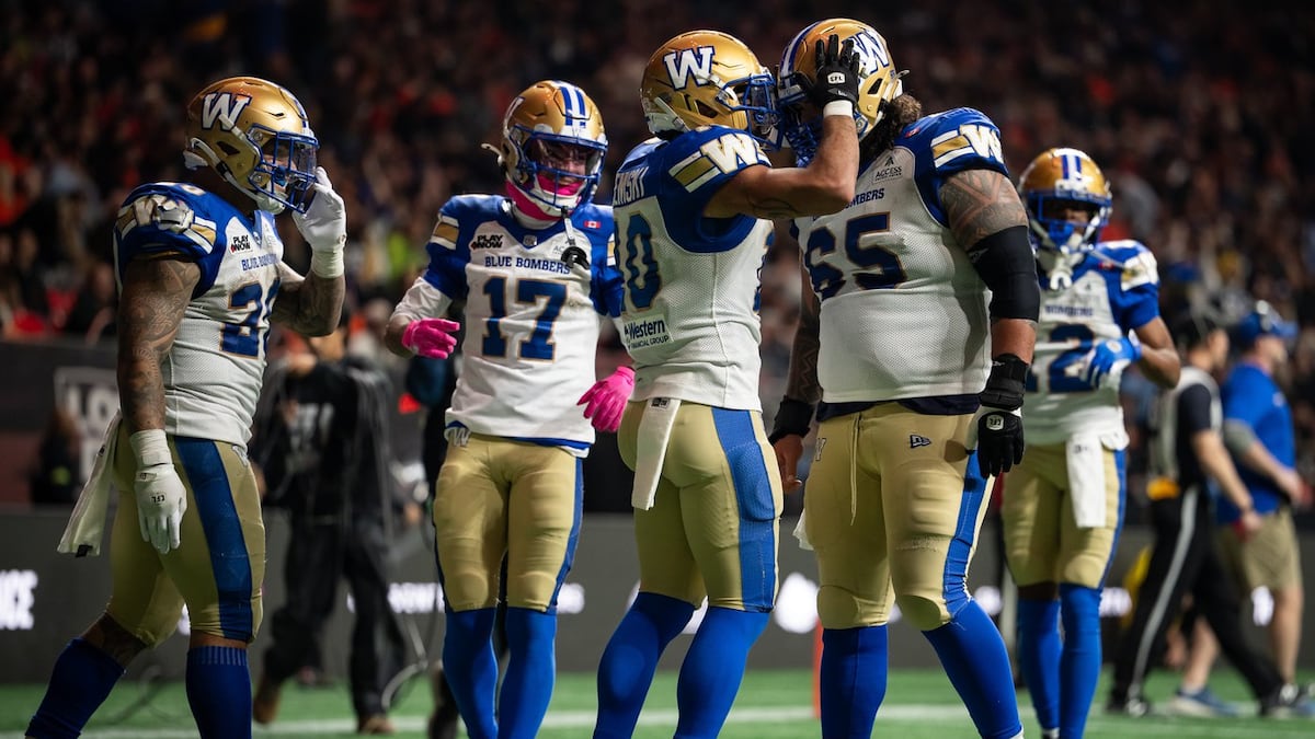 Winnipeg Blue Bombers beat B.C. Lions 34-10, clinch playoff spot