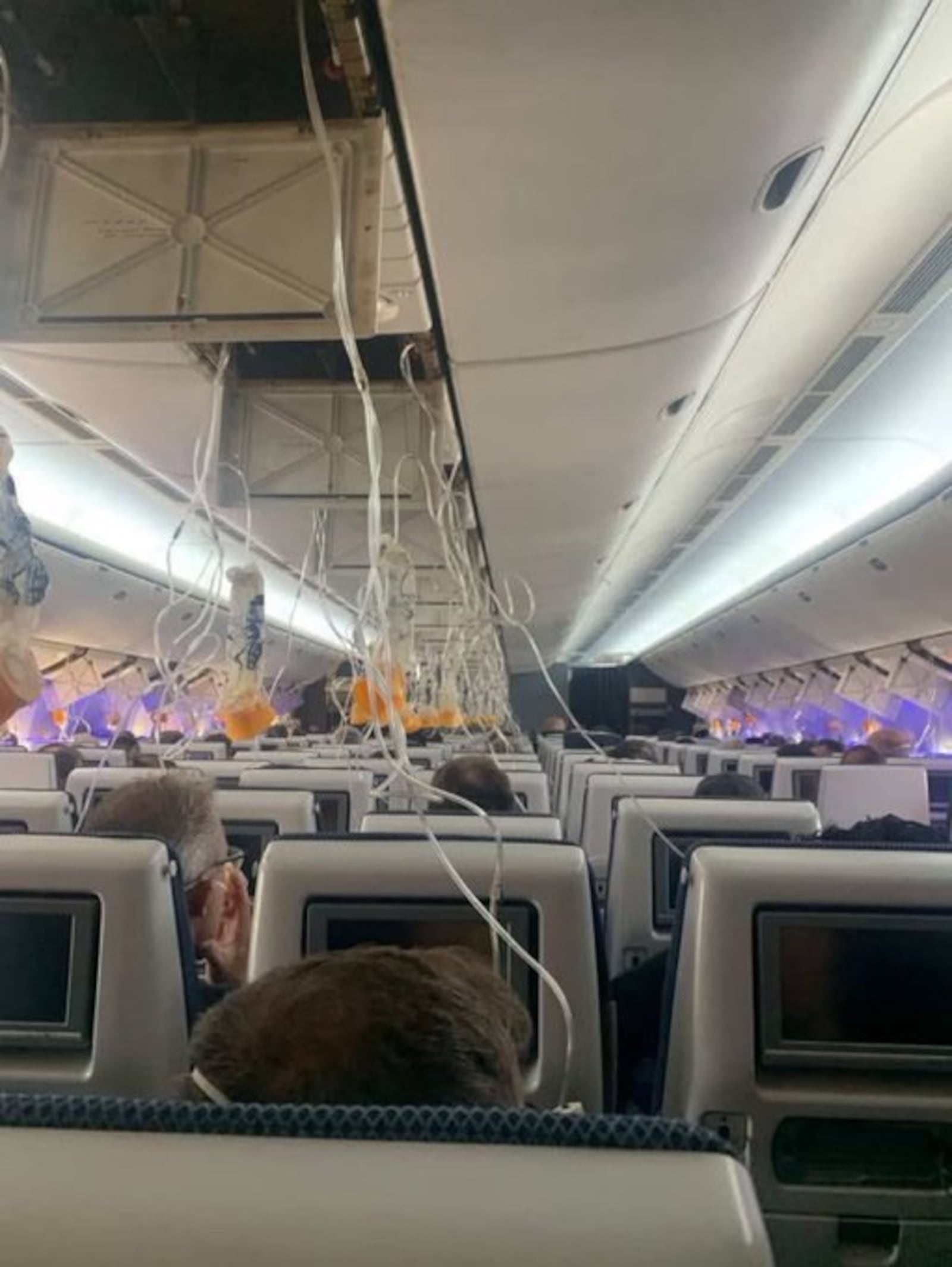 oo da BA mergulha no ar e retorna a Londres após emergência Emergency AirNav Radar