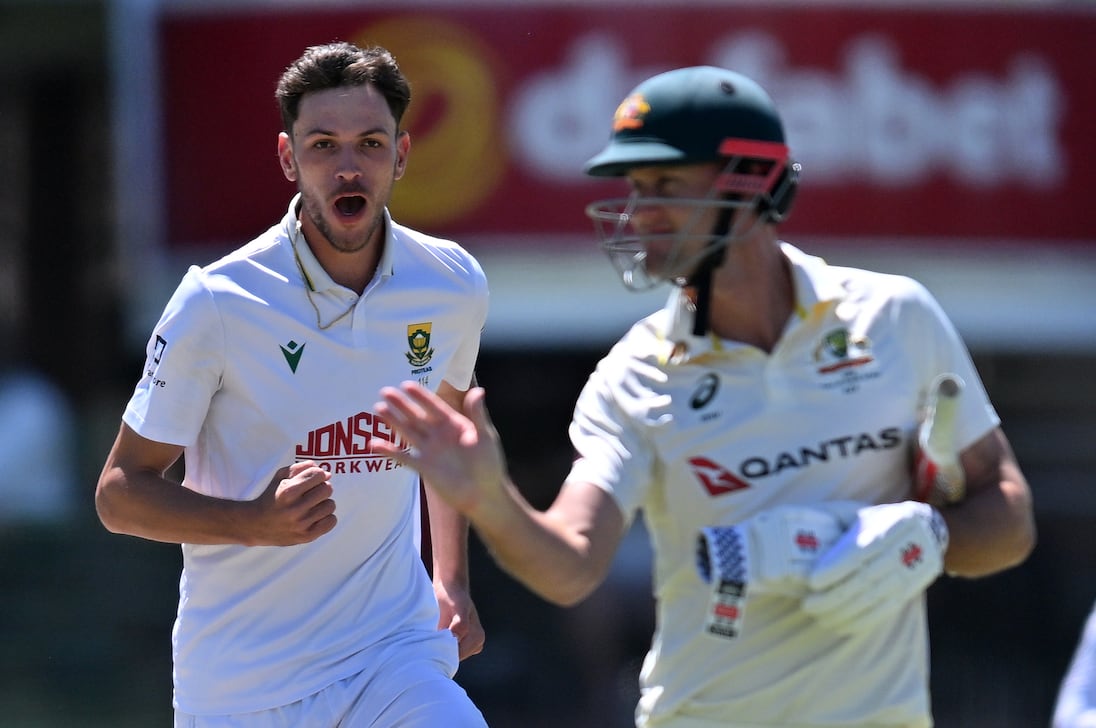 Os Proteas marcam um innings impressionante e uma vitória por 31 corridas na segunda prova
