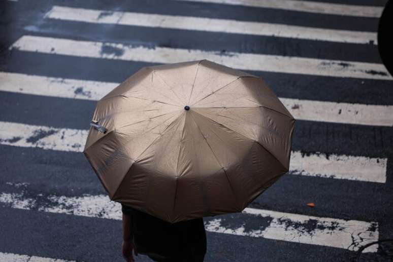 Chuva forte pode marcar domingo de eleição; veja a previsão e como se organizar para votar