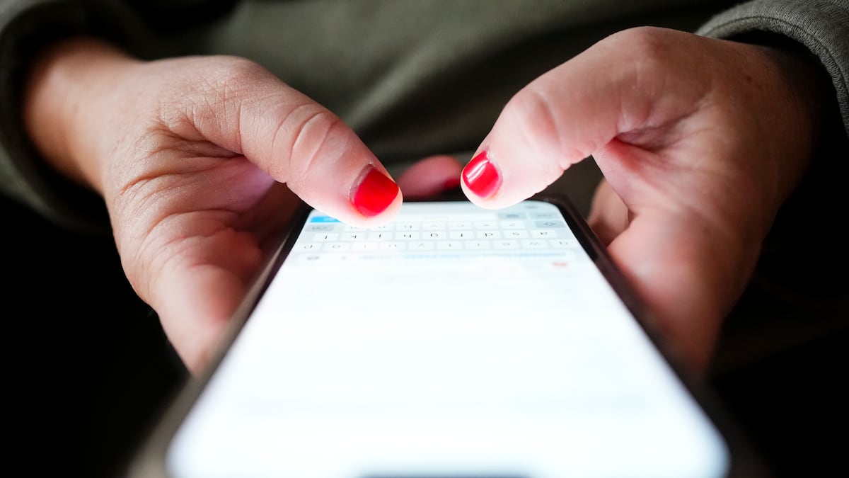 Free phone scam leaves Vancouver Island victims paying for phones they don’t have