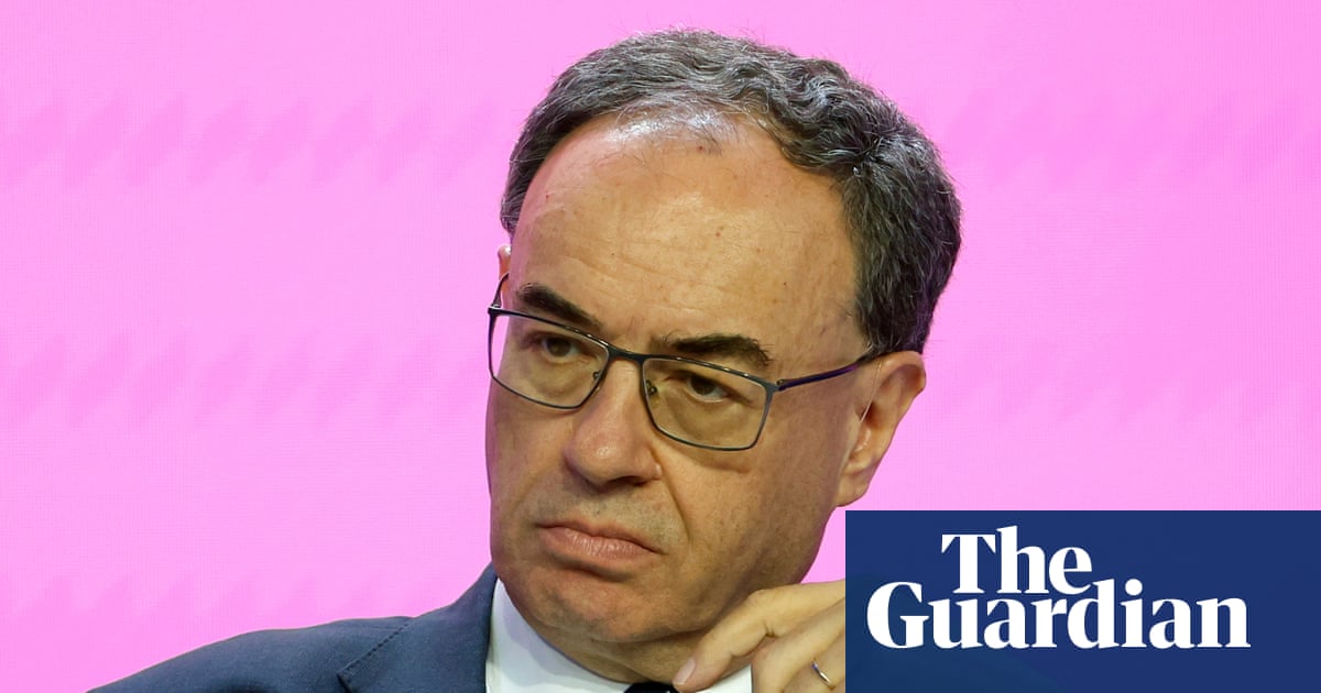 O governador do Banco da Inglaterra sai de uma cúpula do FMI em protesto contra a Rússia