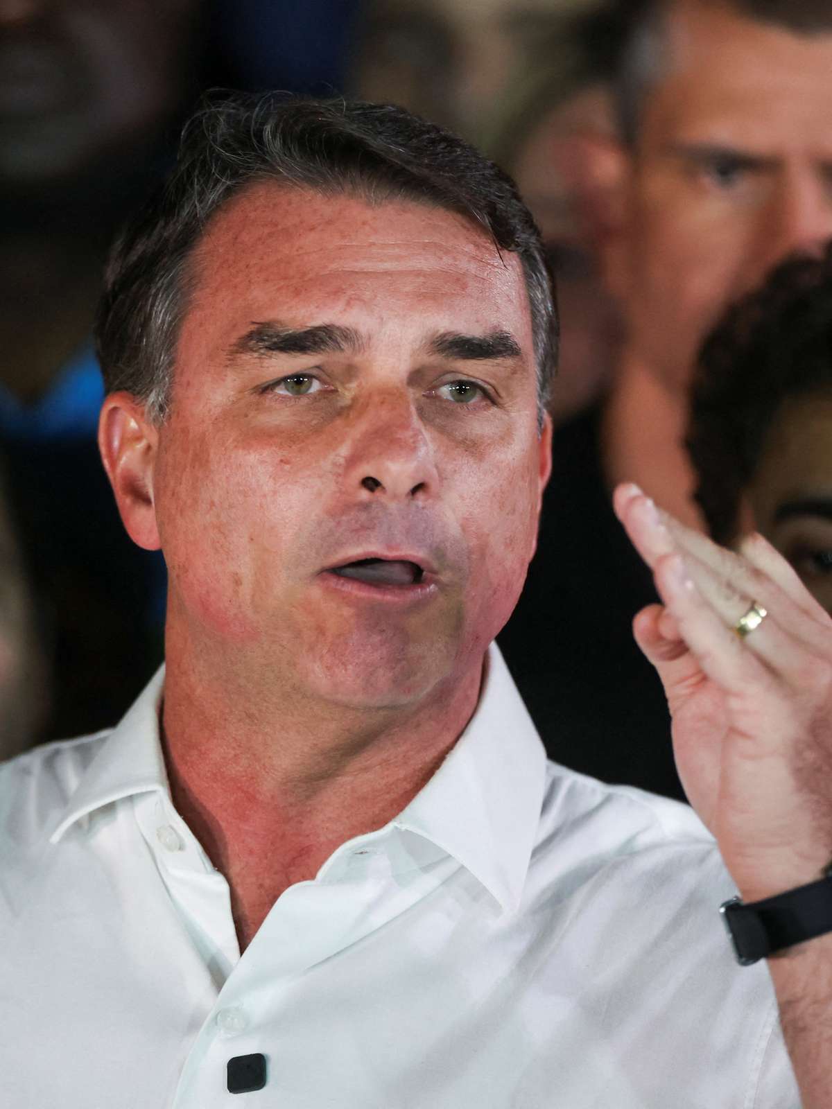 Departamento de Estado analisa 'assunto Flávio' após senador deixar o Brasil rumo aos EUA