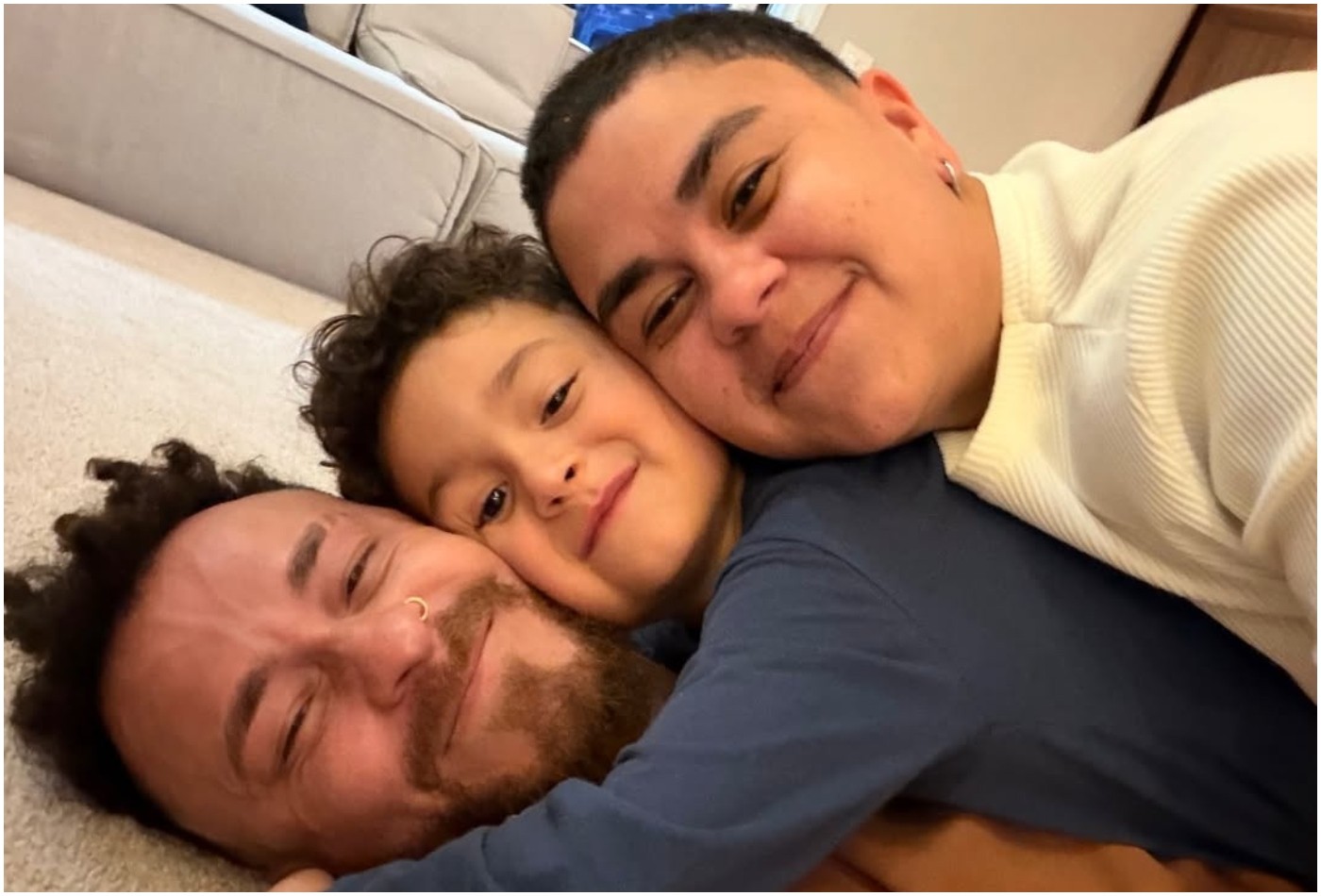 Fred recebe carinho de filho e irmão após levar tiro de raspão em balada: 'Obrigado, vida'
