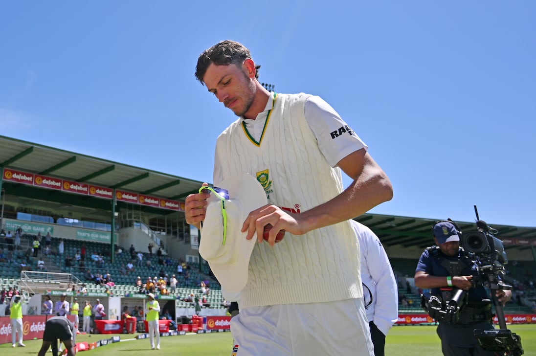 Os Proteas marcam um innings impressionante e uma vitória por 31 corridas na segunda prova
