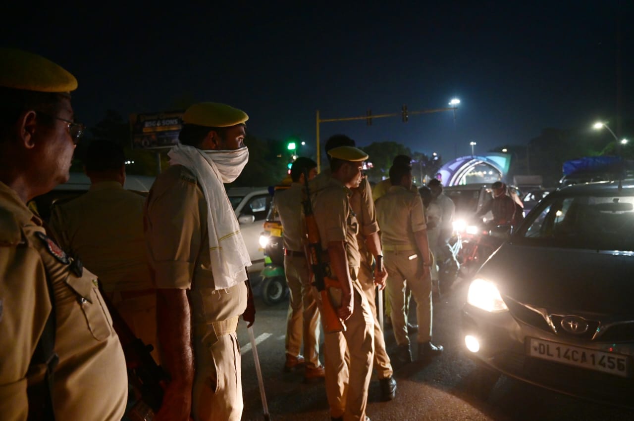 The route from Rangpuri towards Moulsari Avenue was also affected by traffic snarls. (HT Photo/ Sunil Ghosh)