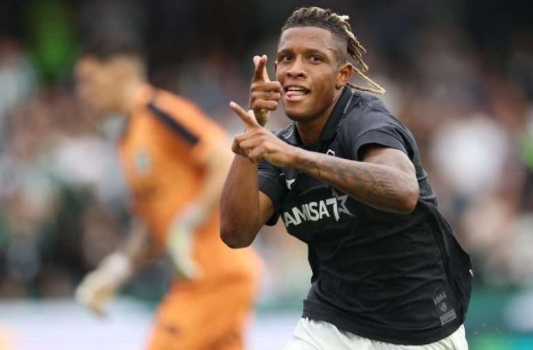 Danilo, sempre ele, evita nova derrota do Botafogo no Brasileiro